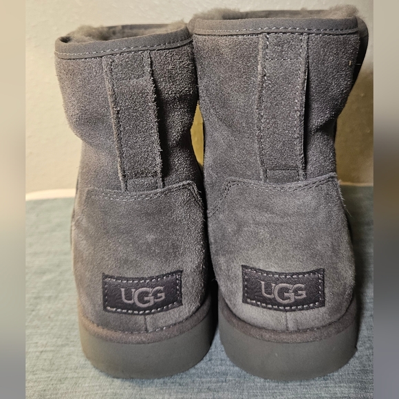UGG Women's Gray Suede Boots - Picture 5 of 6